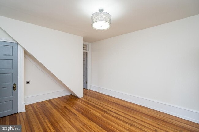 Building Photo - 338 S 15th St