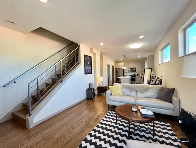 Foto del edificio - Capitol Hill/Cherry Hill Townhouse