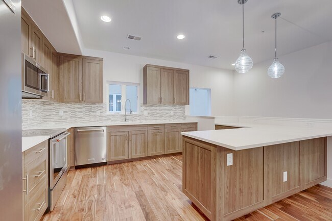 Building Photo - 4437 Tennyson St