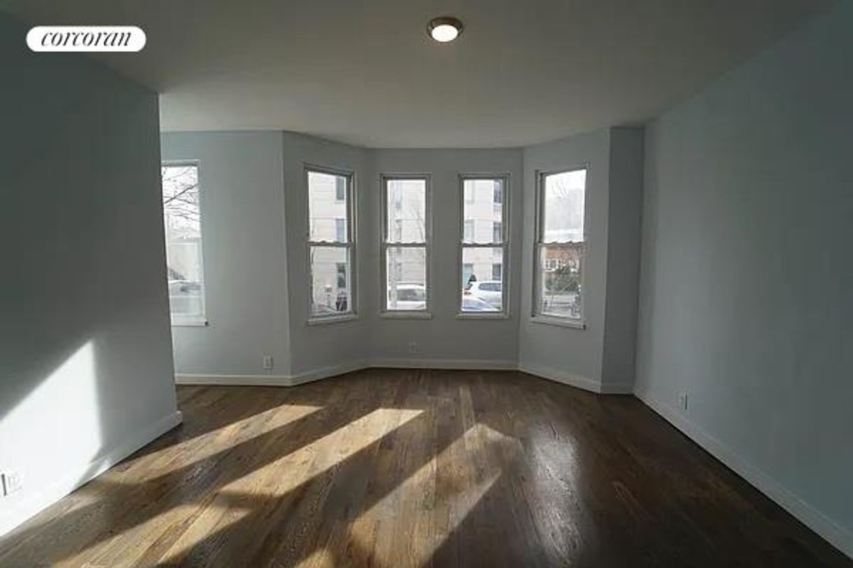 Primary Photo - 207 E 205th St