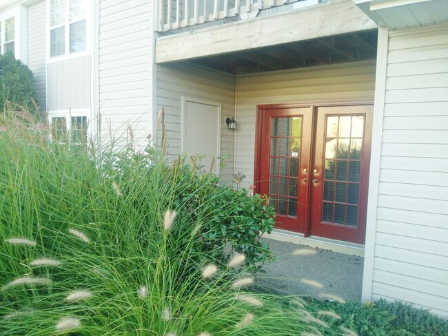 Building Photo - "Exquisite Living at 403 Firethorne: Your ...