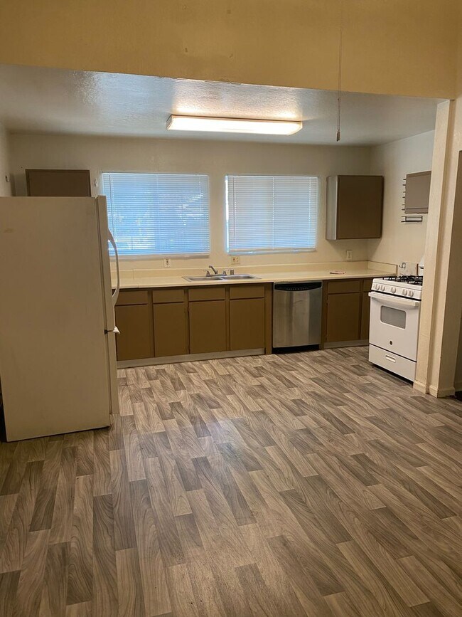 Building Photo - Newly remodeled
