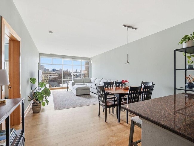 Foto del edificio - 1550 E Royall Pl