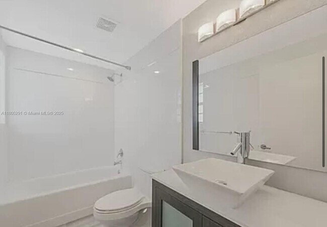 Foto del edificio - 725 SE 14th Ct