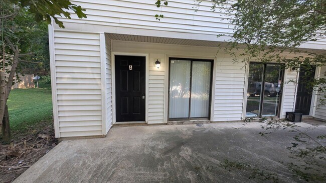 Foto del edificio - 6369 Holcomb Way