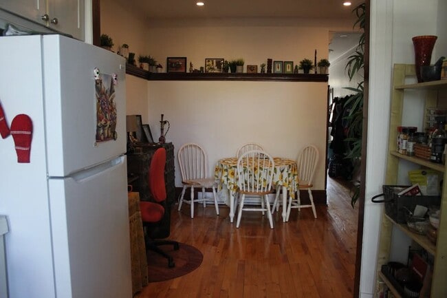 Building Photo - 6286 Av 1Re