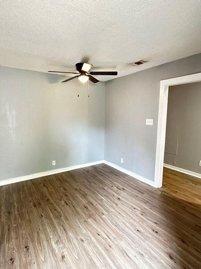 Foto del edificio - 2 Bedroom Duplex Near Downtown San Angelo!!