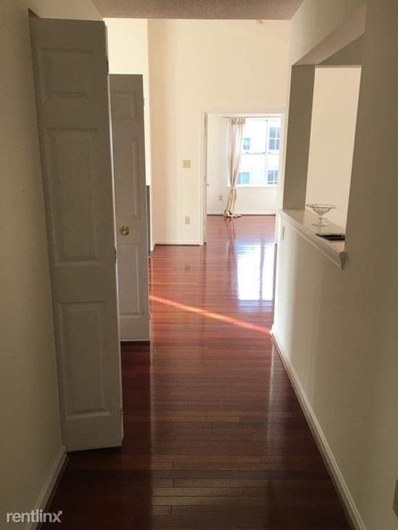 Building Photo - 3 br, 2 bath Condo - 10012 Vanderbilt Circle