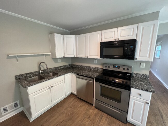Foto del edificio - 6416 Walnut Dr