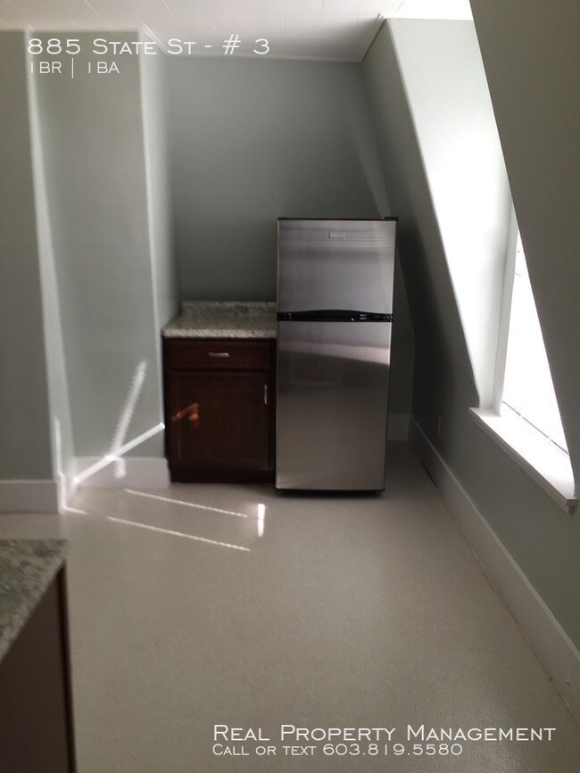 Building Photo - Cozy 1 Bedroom Apartment