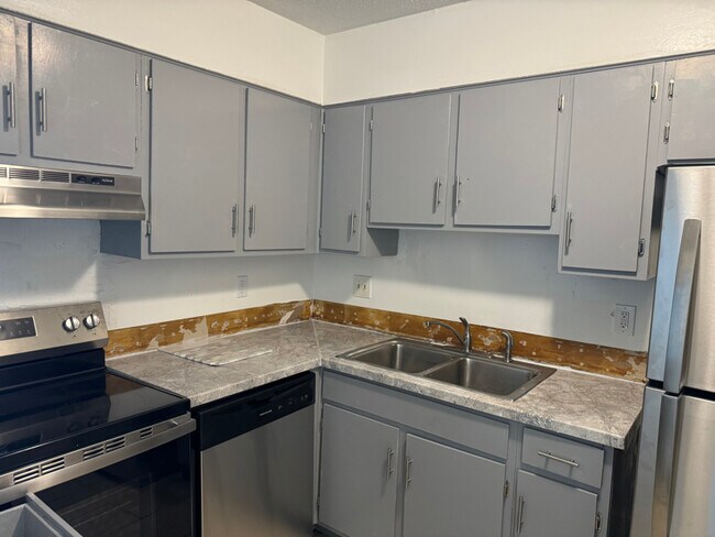 Building Photo - 6049 Eric Ln