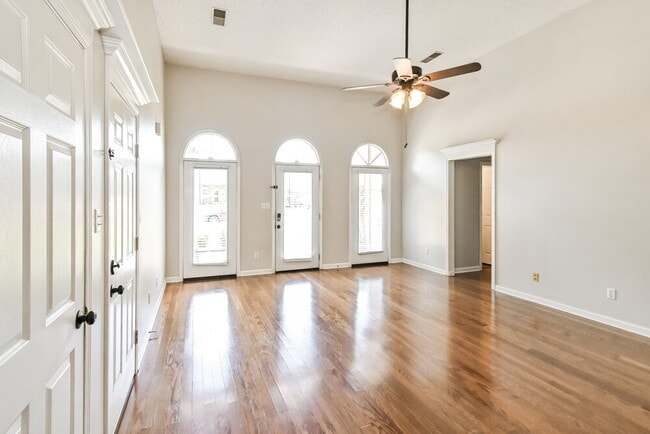 Building Photo - 10102 Fox Hunt Dr