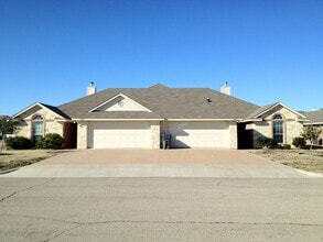 Building Photo - 1213 Phoenix Trl