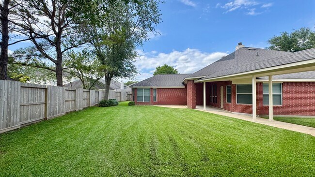 Foto del edificio - 5818 Bent Arbor Ln
