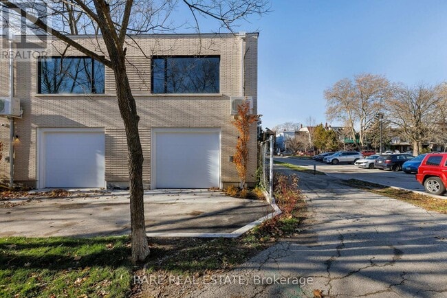 Building Photo - 451 Montrose Ave