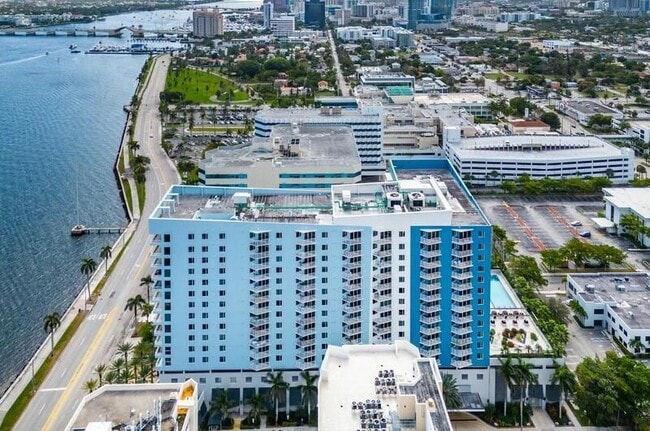 Building Photo - 1551 N Flagler Dr
