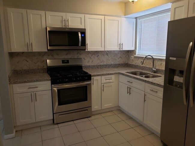 Foto del edificio - 224 E 95th St