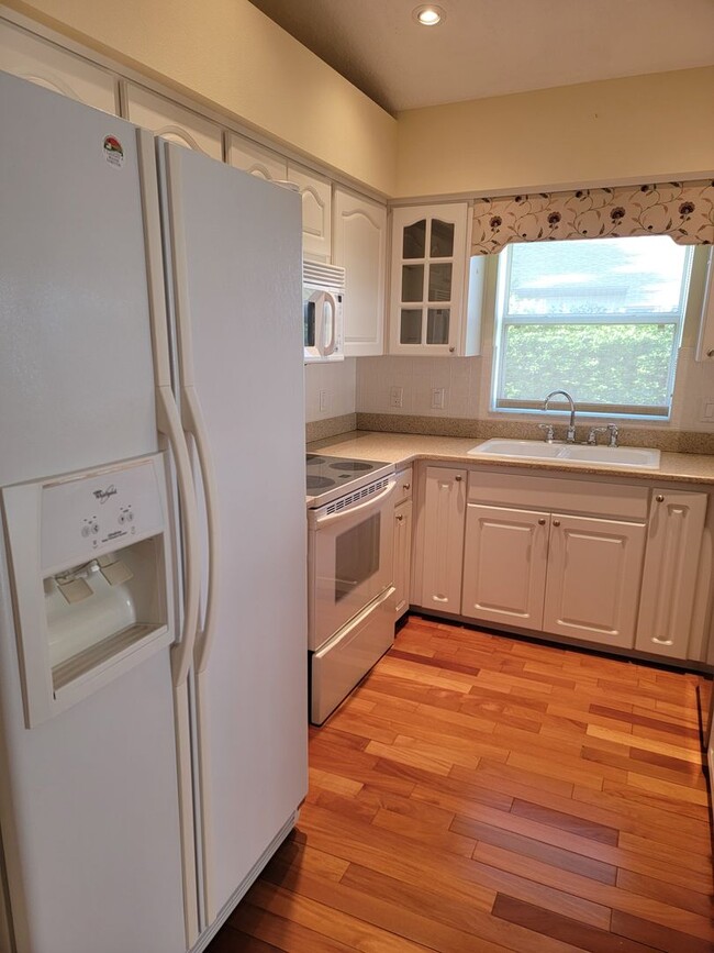 Building Photo - Gorgeous 2/2/1 in Prestigious Arbor Lakes,...