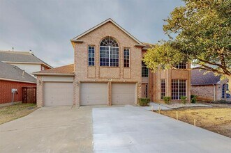 Building Photo - 611 Blue Sky Dr