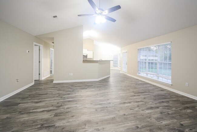 Foto del edificio - 5755 Kuykendall Dr