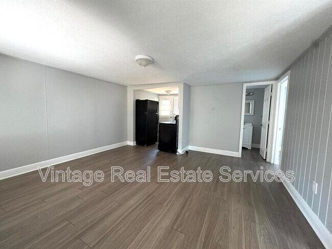 Foto del edificio - 4611 N Hubert Ave