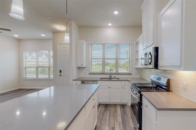 Foto del edificio - 4 Bed and 2.5 Bath Luxurious Townhome in Frisco!