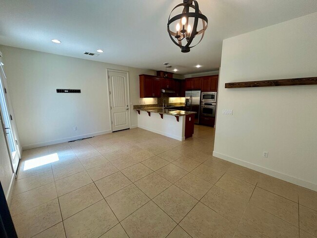 Building Photo - Ideal 4 bedroom home, walking distance to ...
