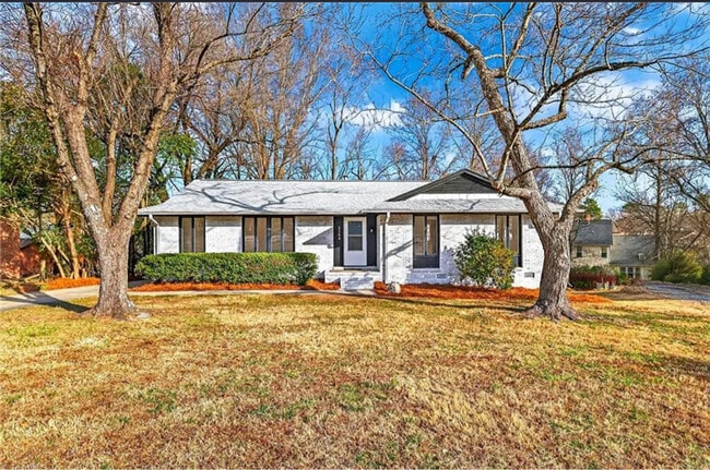 Building Photo - 2204 Dulaire Rd