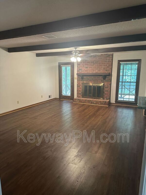 Building Photo - 2819 Knob Hill Farm Rd