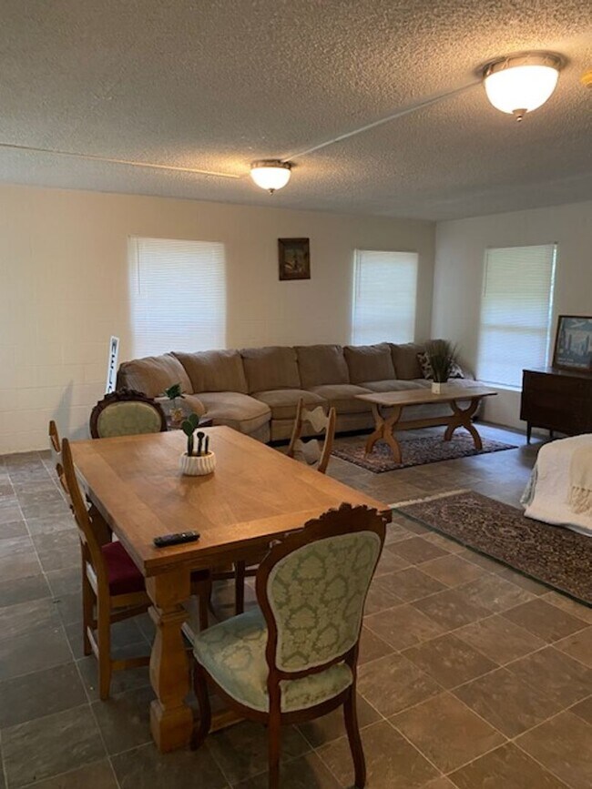 Foto del edificio - Unfurnished Studio close to UF!