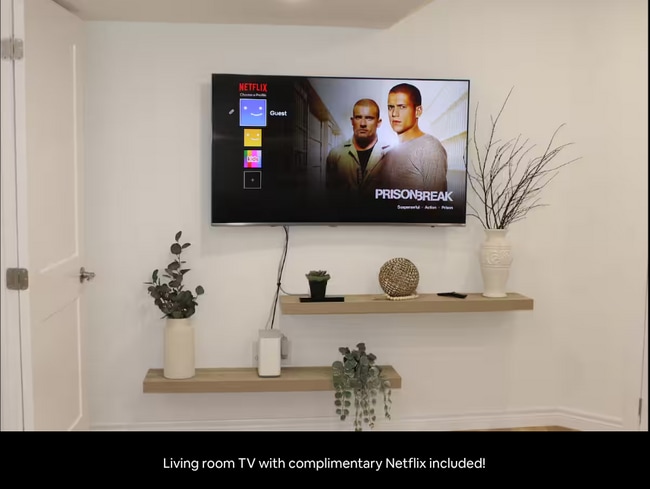 TV with complementary Netflix - 85 Bentley Cres