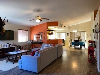 Foto del edificio - 2188 Sierra Santiago