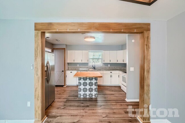 Foto del edificio - 243 E Bay Ave