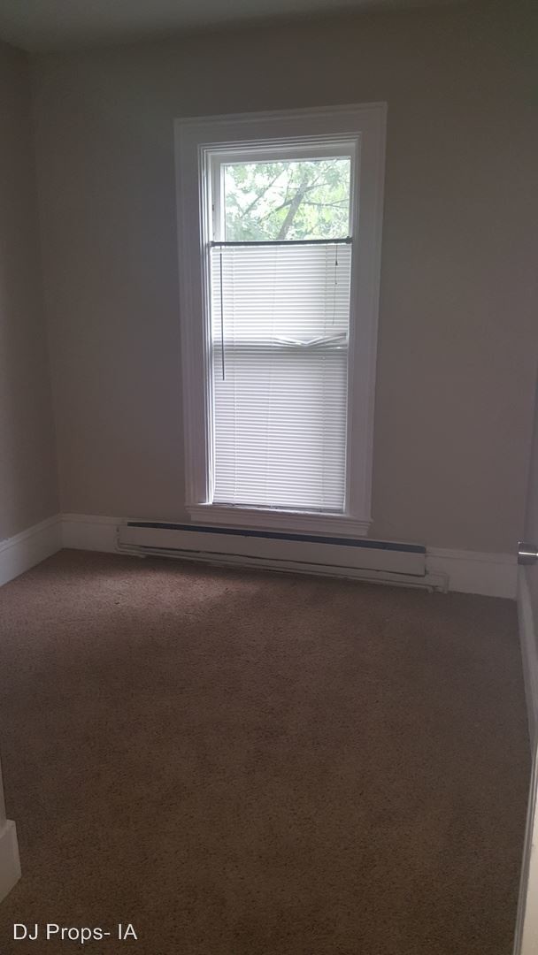 Building Photo - 427 E 14th St