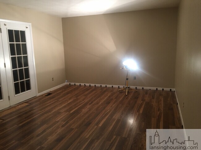 Foto del edificio - 2737 Stoneleigh Dr