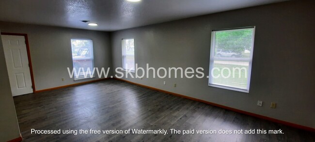 Building Photo - 207 N Northcutt Ave