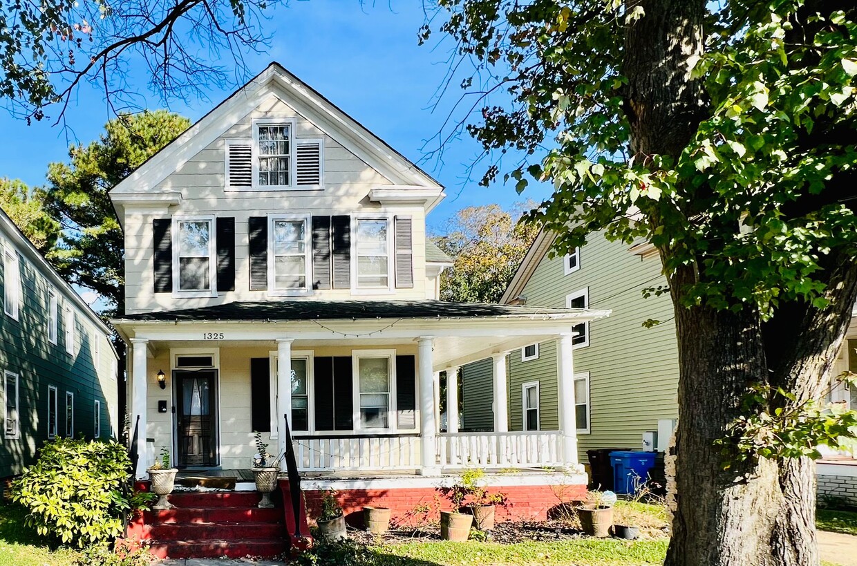 Primary Photo - 1325 Chesapeake Ave