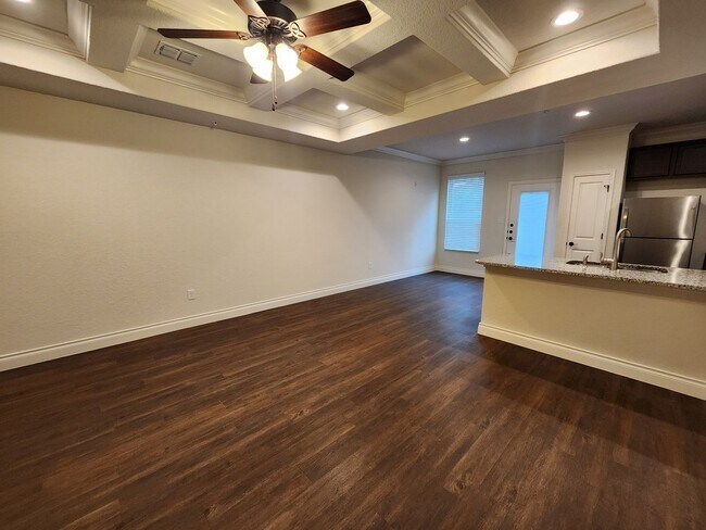 Building Photo - 3/2.5/1.5 Fourplex Close to IH35 for Commu...