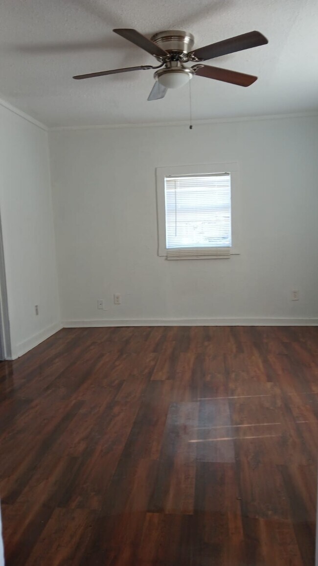 Building Photo - 1210 Dalview Ave