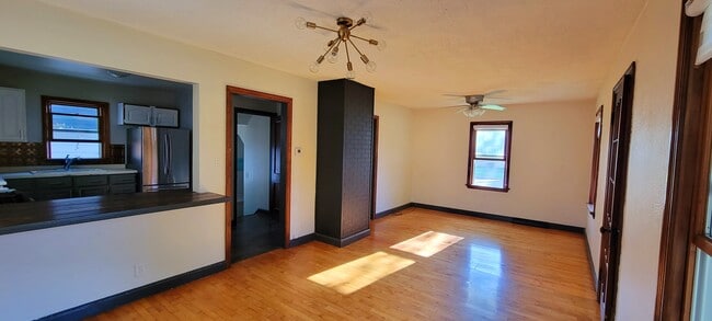 Building Photo - 1729 W Rogers Ave
