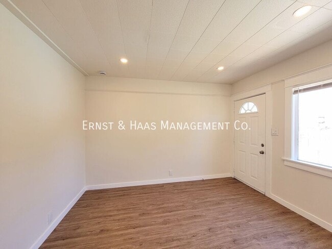 Photo - 154 E Eagle St Apartment