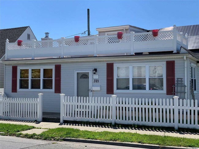 Building Photo - 321 Lindell Blvd