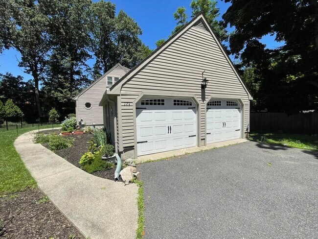 Building Photo - 171 Salem End Rd