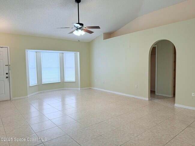 Foto del edificio - 3232 Wallace Ave