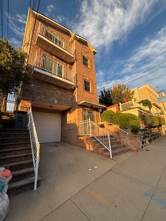 Building Photo - 166 Lincoln St