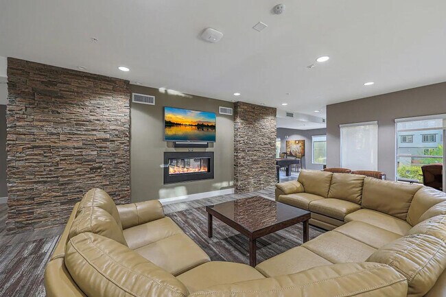 Building Photo - 5450 E Deer Valley Dr