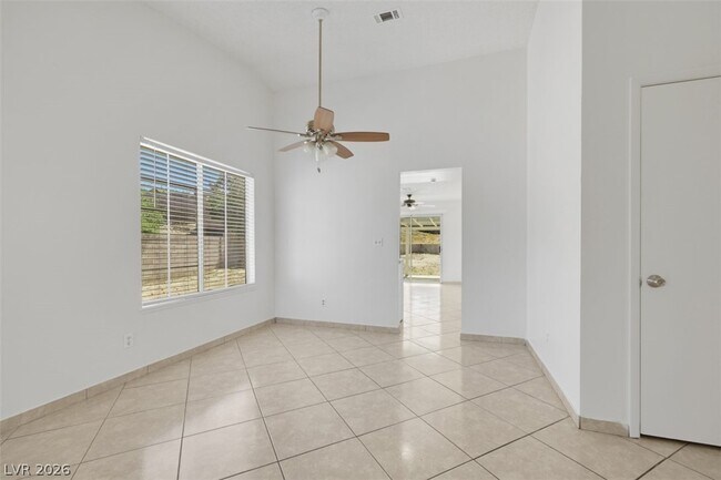 Foto del edificio - 1300 Wintergreen Dr