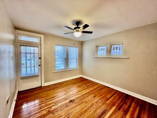 Foto del edificio - 1535 McCausland Ave