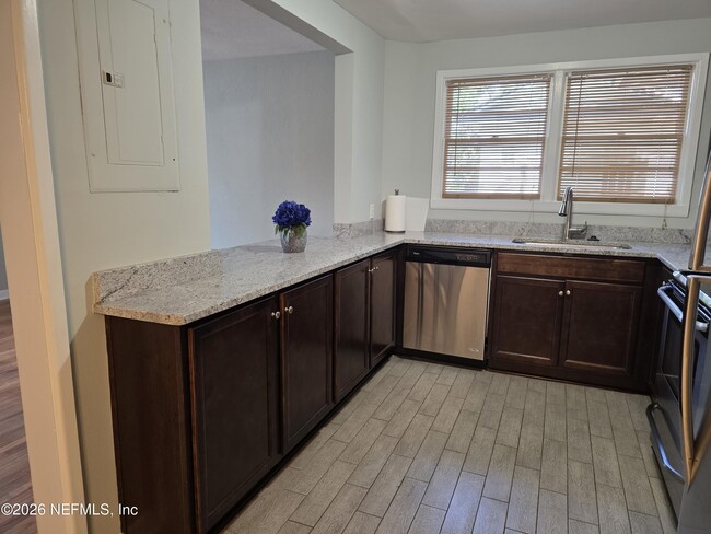 Foto del edificio - 1265 Donald St