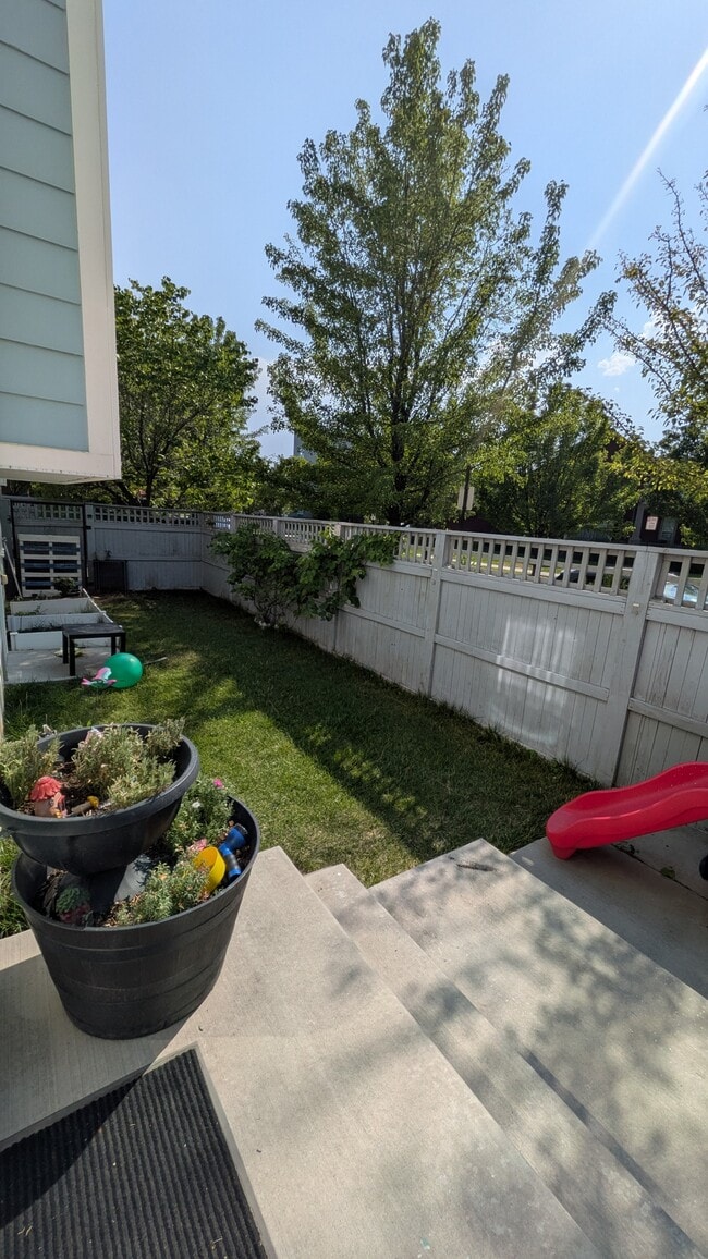 Building Photo - 10241 S Clarks Hill Dr